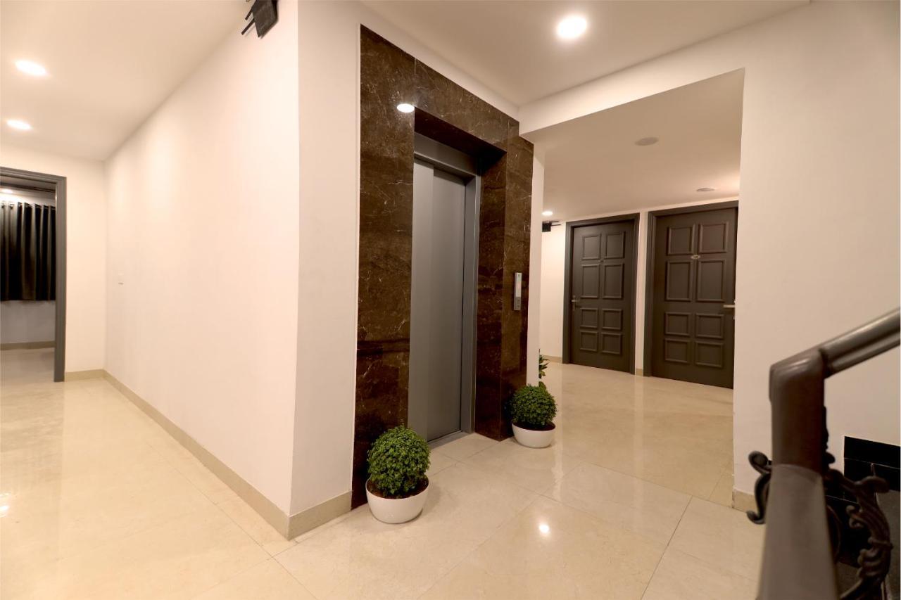Nirpra Regency Hotel New Delhi Bagian luar foto