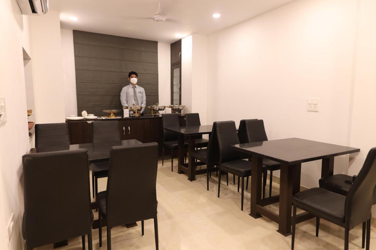 Nirpra Regency Hotel New Delhi Bagian luar foto